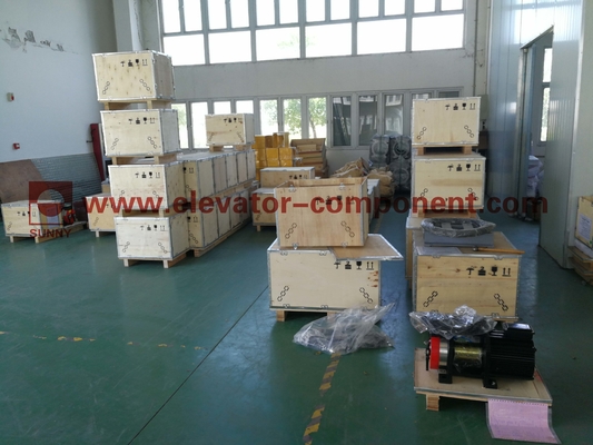 Macchina di trazione senza ingranaggi per ascensori 320 - 400 kg Carico 0,3 - 1,0 m/s Velocità 3000 kg Carico statico