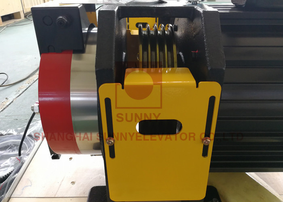 450 - 1350 kg Macchina di trazione senza ingranaggi con 2: 1 corda IP41 16 poli e freno DC110v Vol